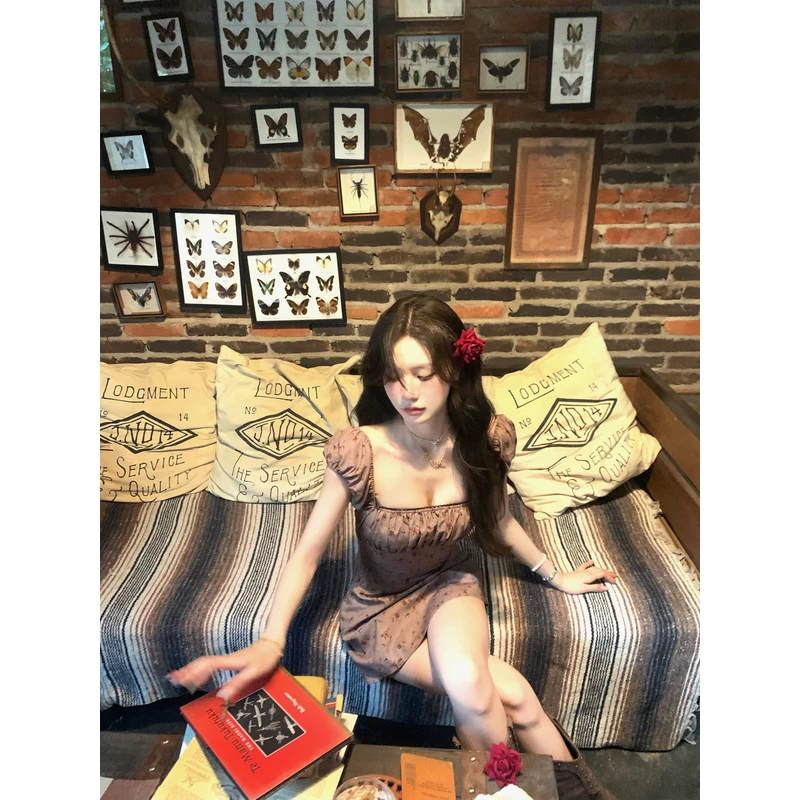 八盖pinky piggy  Ahyeon日记 复古短袖方领收腰碎花连衣裙