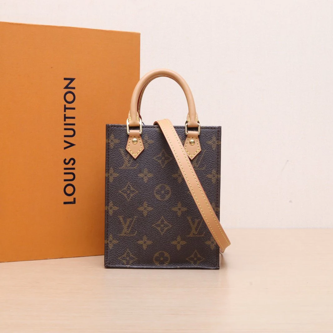 95新 LouisVuitton/路易威登 【双双活动】琴谱包 14 老花 芯片
