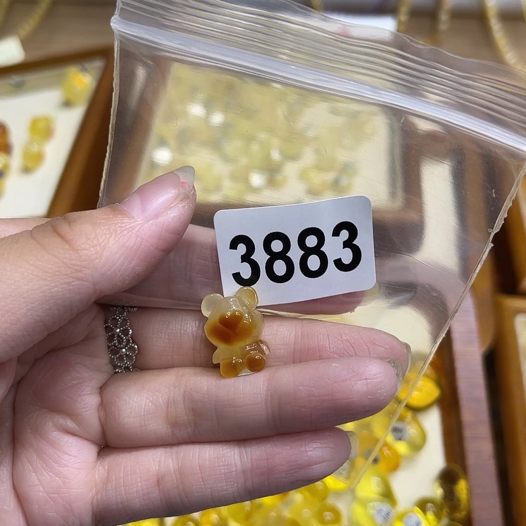 琥珀未镶嵌颈饰蜜蜡