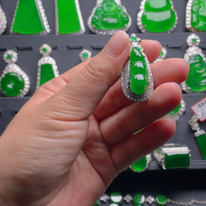 翡翠颈饰未镶嵌翡翠吊坠