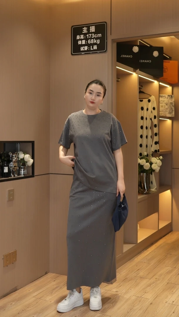 （清货款）潮牌时尚休闲烫钻卫衣套装裙（娜姐推荐）