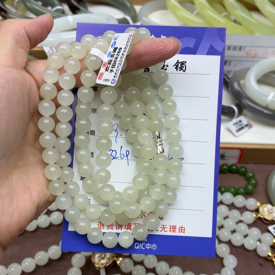 大***子颈饰未镶嵌和田玉