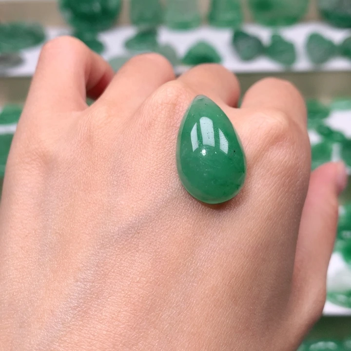 颈饰未镶嵌石英质玉