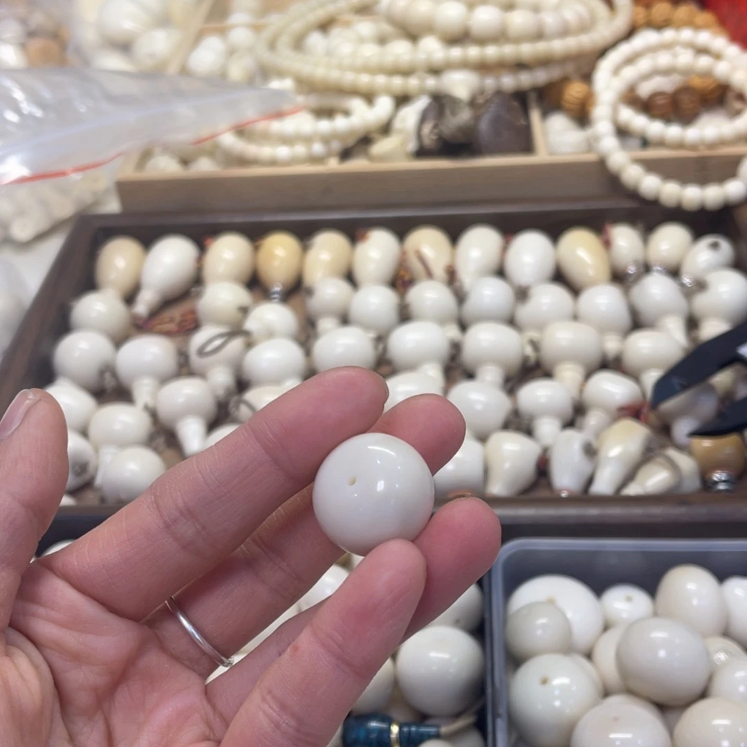 打***方吊坠菩提根/象牙果