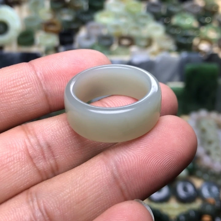 旺***牙和田玉未镶嵌颈饰