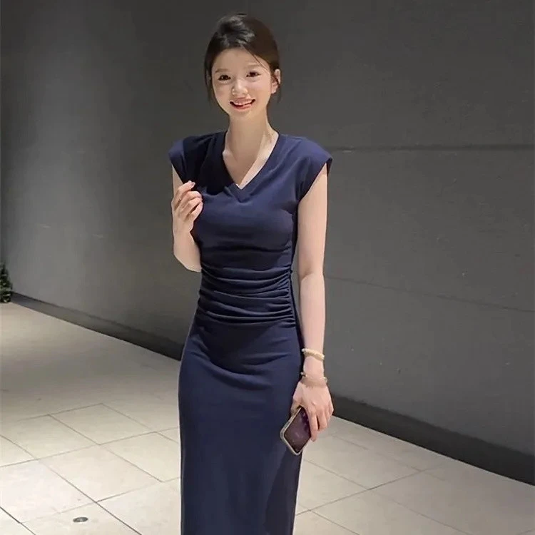 夏季V领收腰连衣裙女设计感褶皱显瘦修身法式小众包臀长裙
