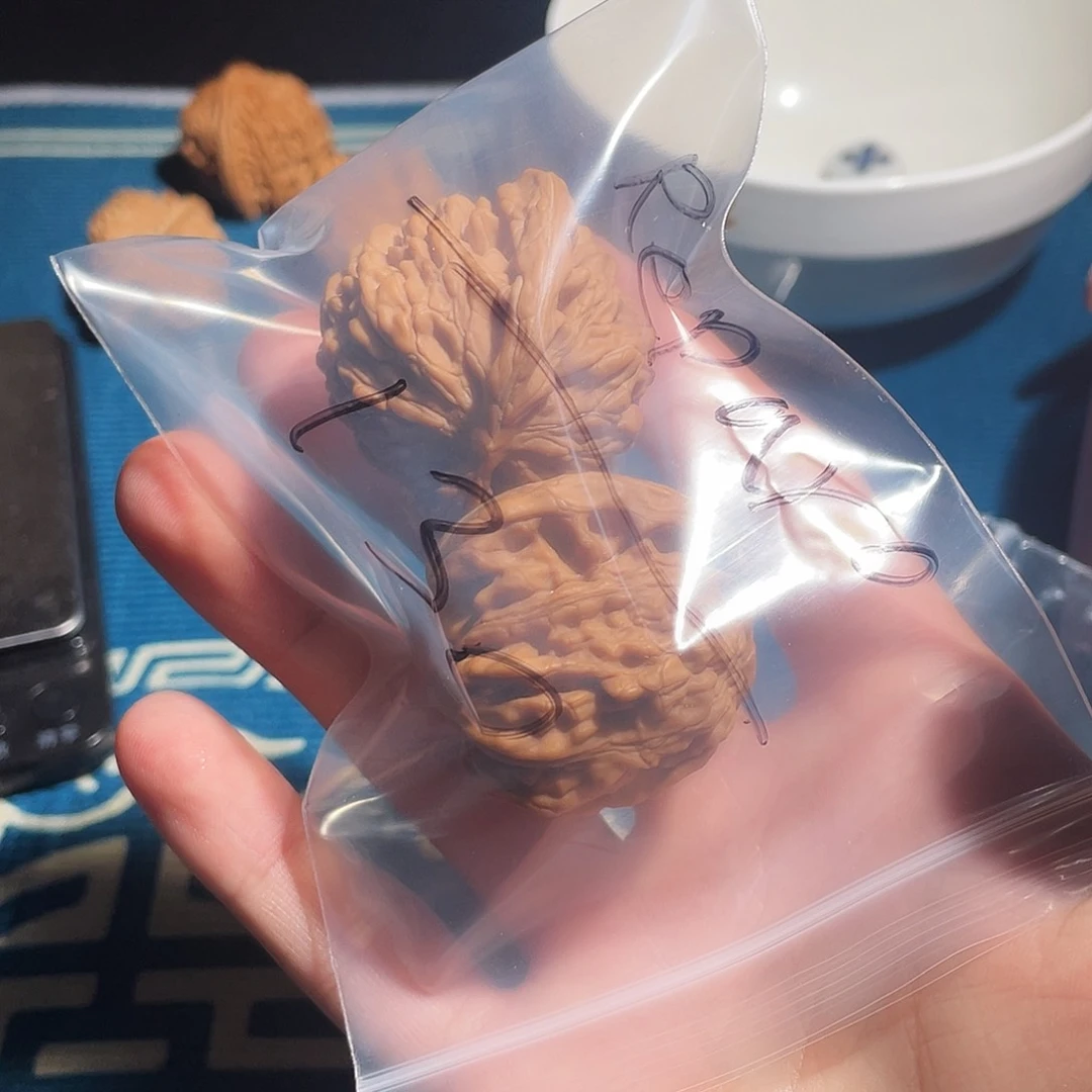 文玩核桃吊坠R****o四座楼