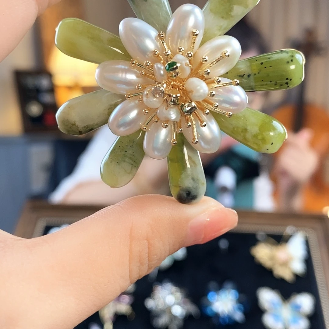 仿水晶铜合金胸针