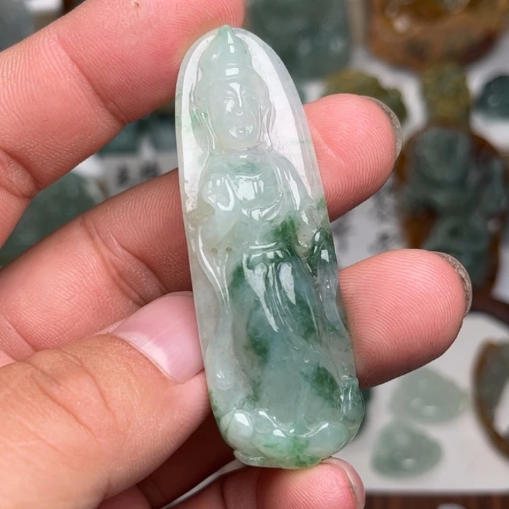 颈饰未镶嵌翡翠观音