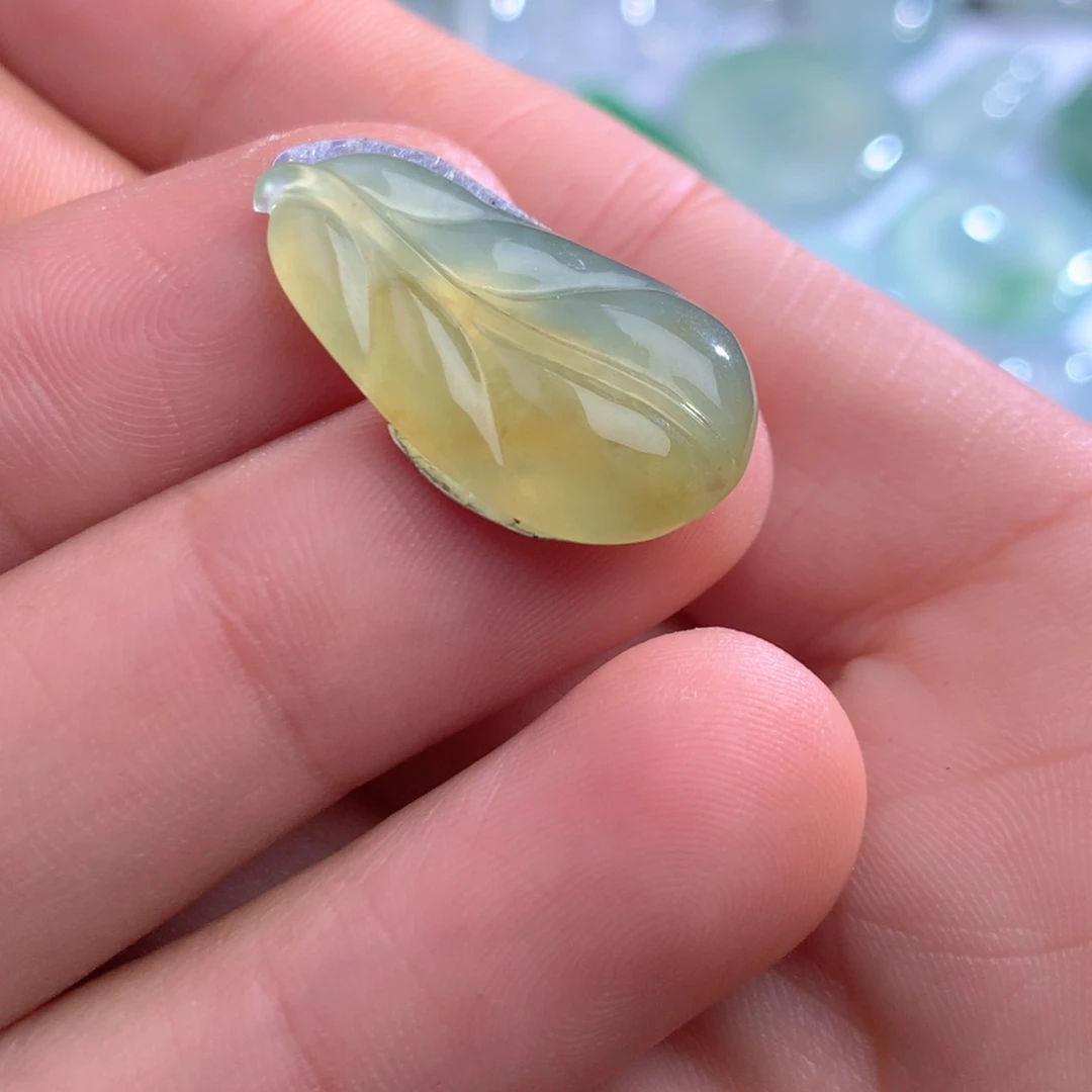 翡翠足金镶嵌颈饰缅甸