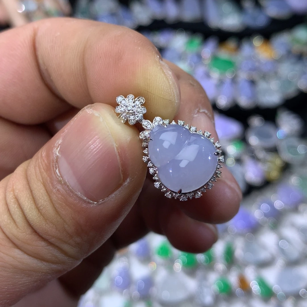 翡翠18K金镶嵌颈饰