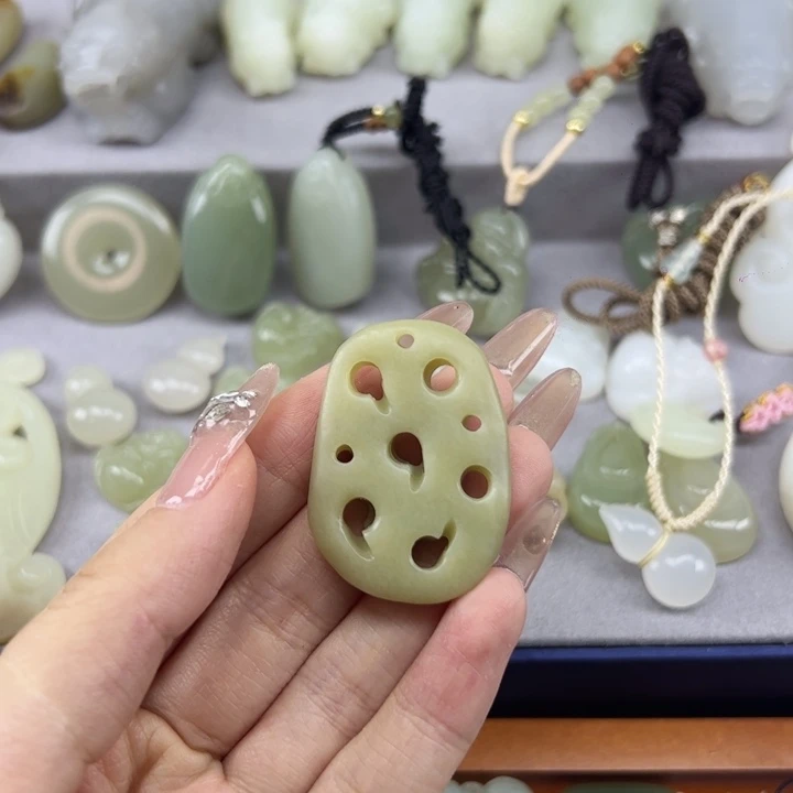 颈饰未镶嵌和田玉