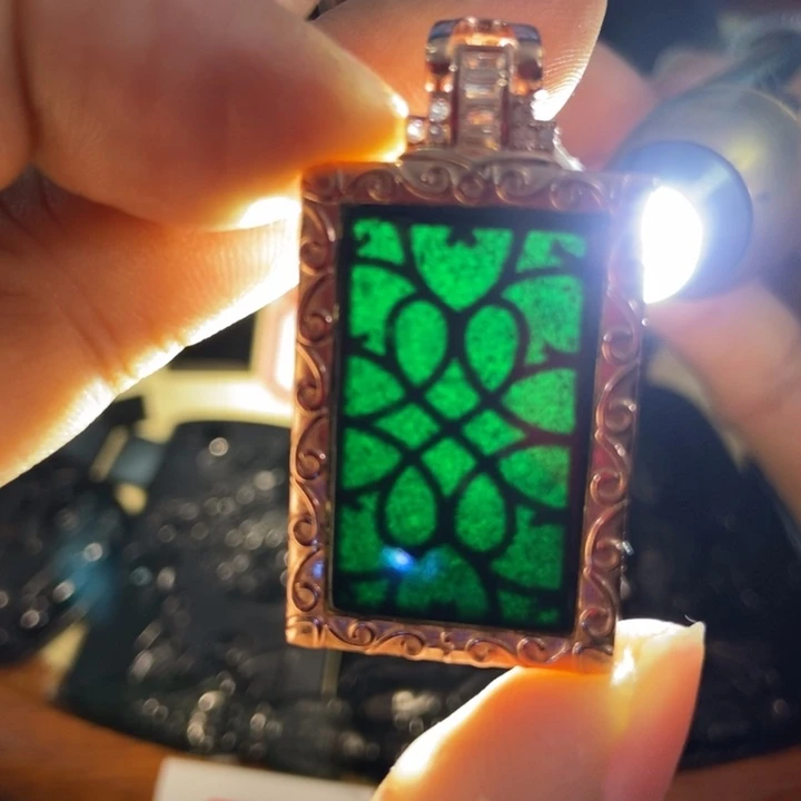 翡翠颈饰未镶嵌墨翠