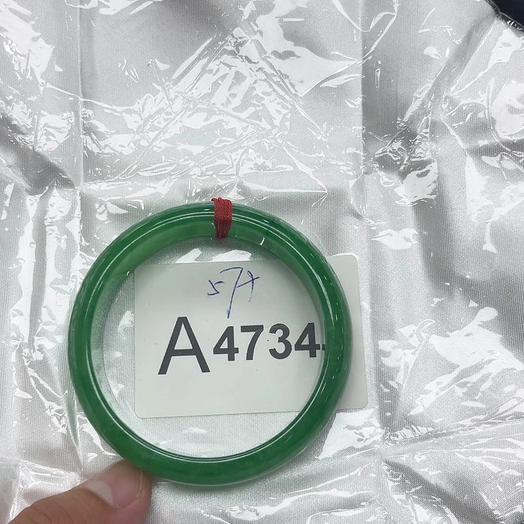 翡翠手镯未镶嵌默认瑕疵