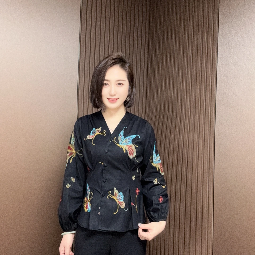 减龄蝴蝶刺绣衬衣 5521