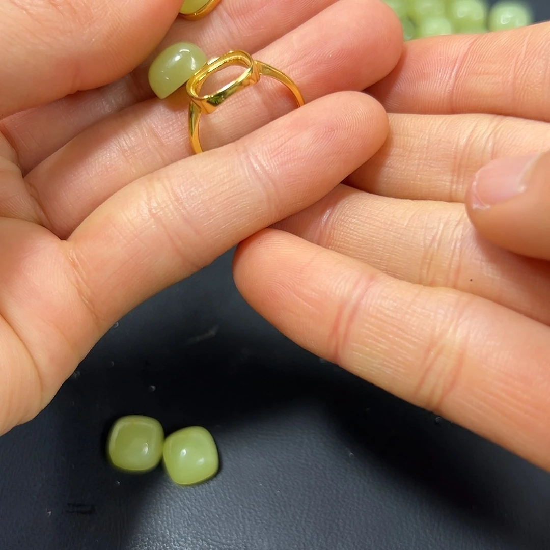 和田玉戒指颜色多样性发货拍一发一银S925镶嵌?**颜