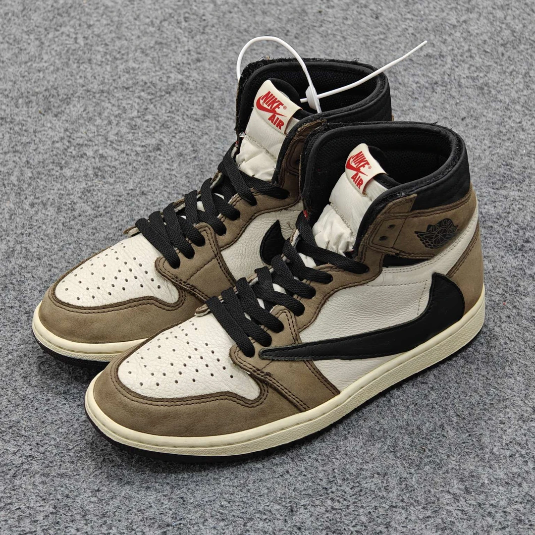 aj1倒钩初代高帮 41码无盒 成色不错 VV0606鞋