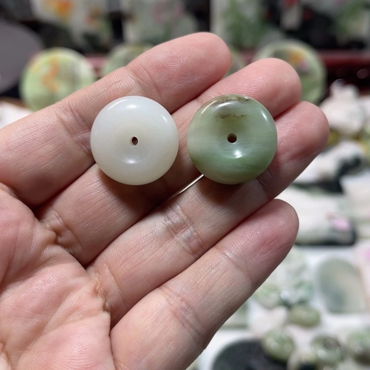 独山玉未镶嵌颈饰