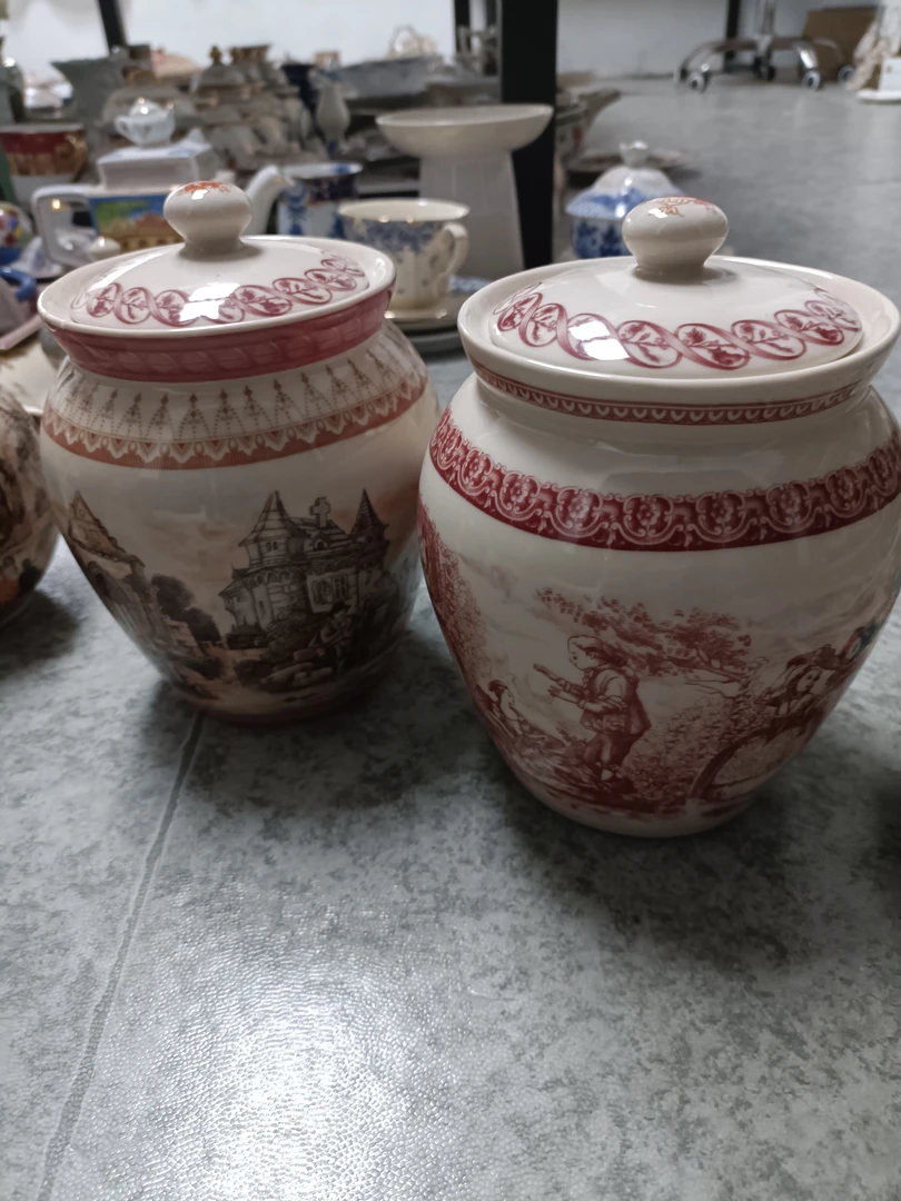 欧洲名画红色城堡罐子有瑕两个