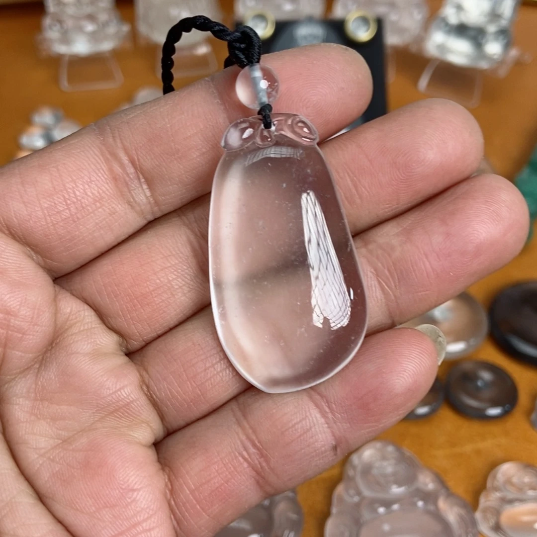 石英质玉吊坠未镶嵌渊*湖