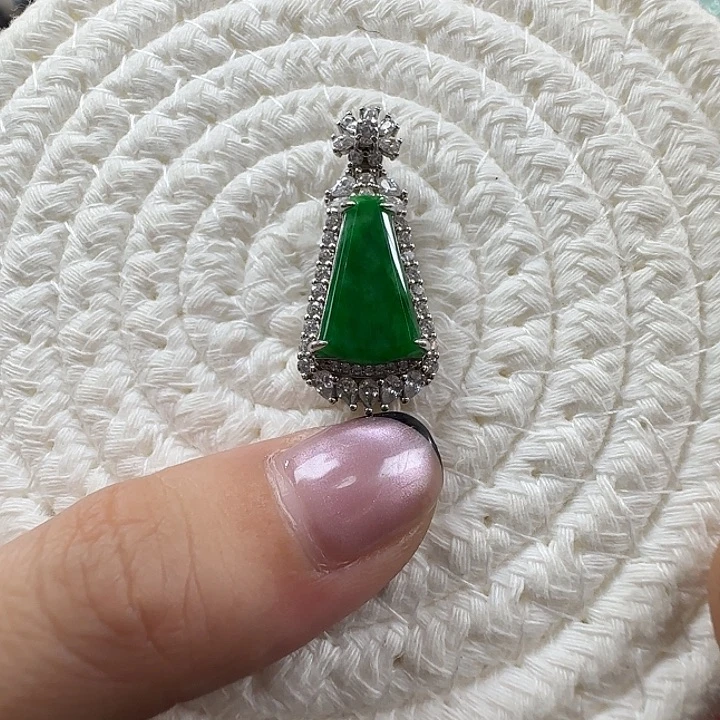 那***事翡翠未镶嵌颈饰无事牌