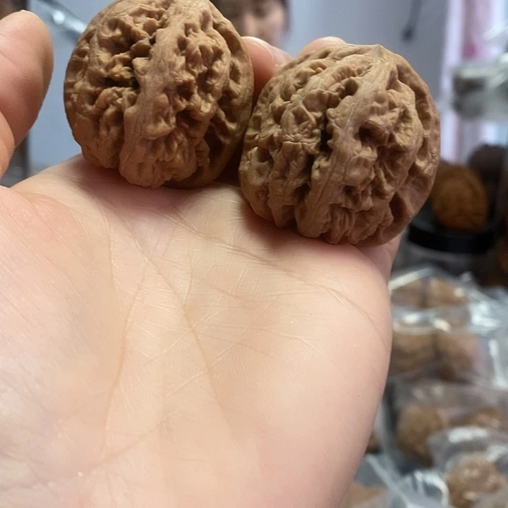 文玩核桃把件39红皮粗筋