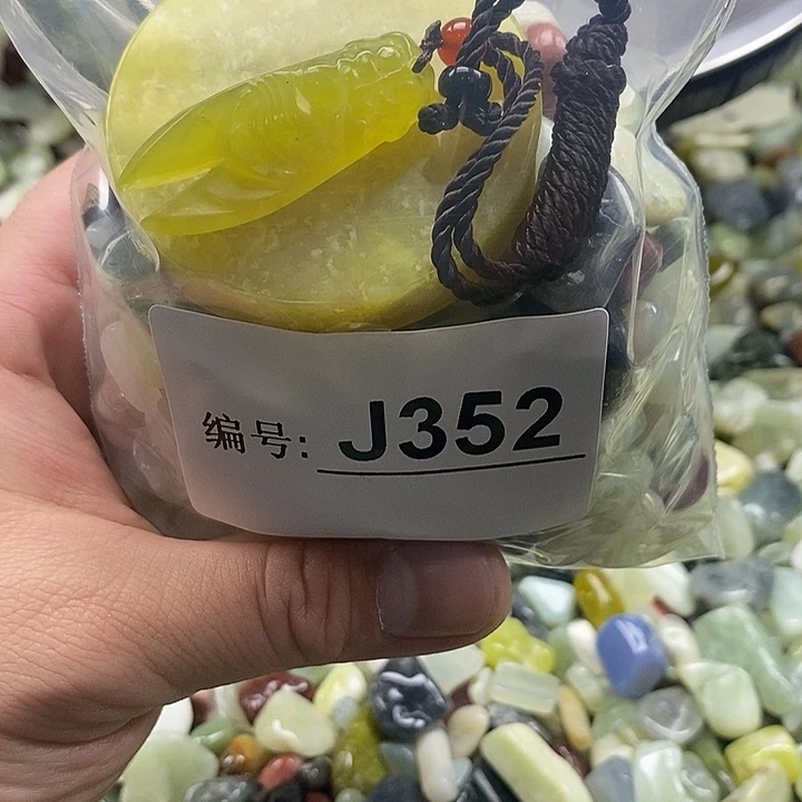 岫玉鱼缸石未镶嵌