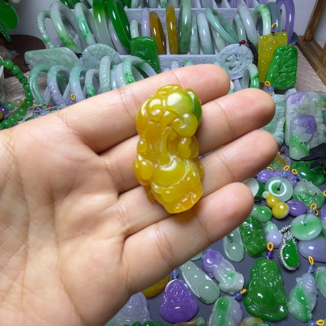 翡翠未镶嵌颈饰吊坠
