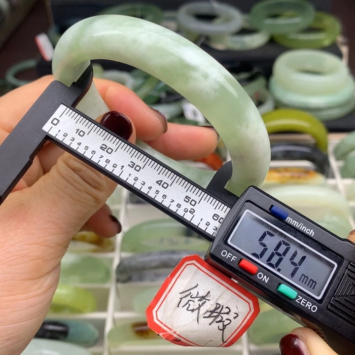 蛇纹石玉未镶嵌手镯737