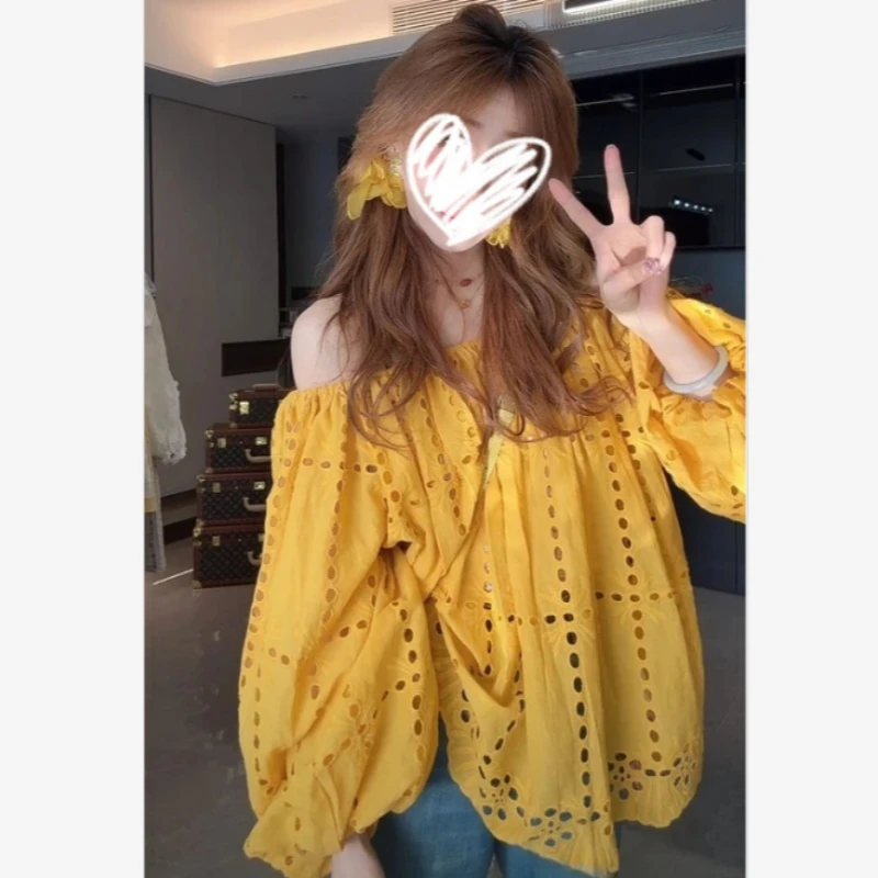 韩系穿搭蕾丝一字肩衬衫2025春黄色别致宽松镂空灯笼袖上衣9634