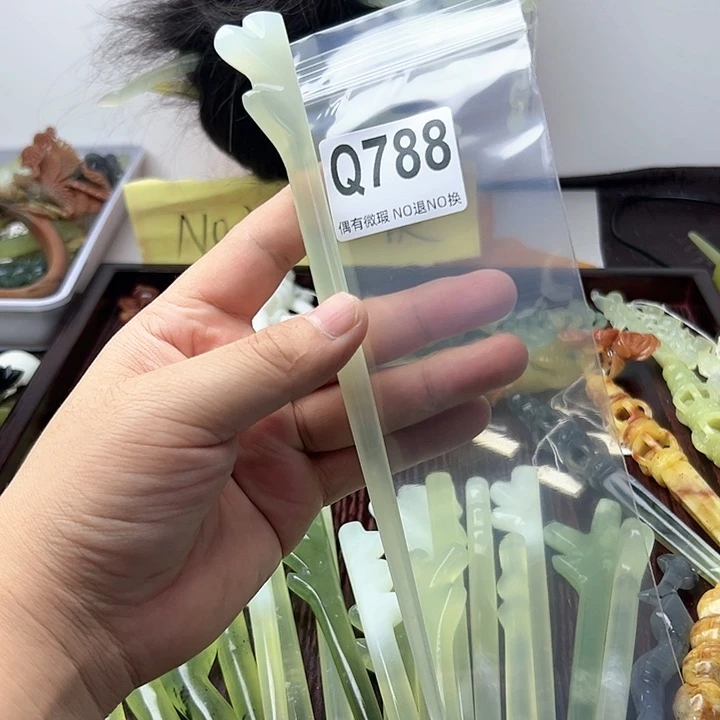 蛇纹石玉发饰合金是****?