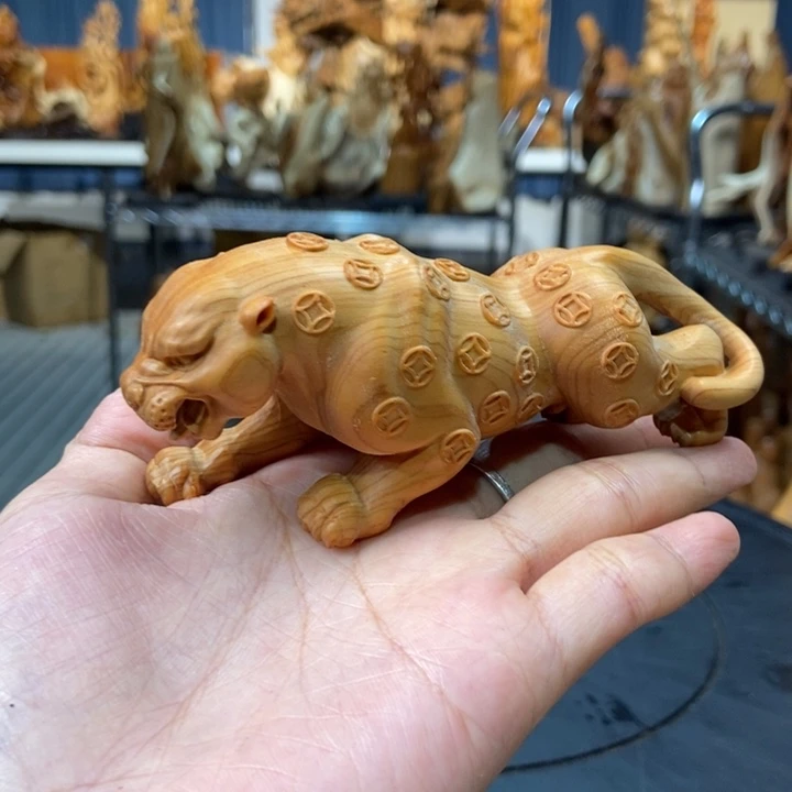 柏木（崖柏）手把件豹子