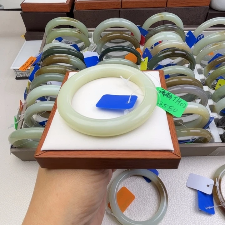 未镶嵌手镯和田玉七月