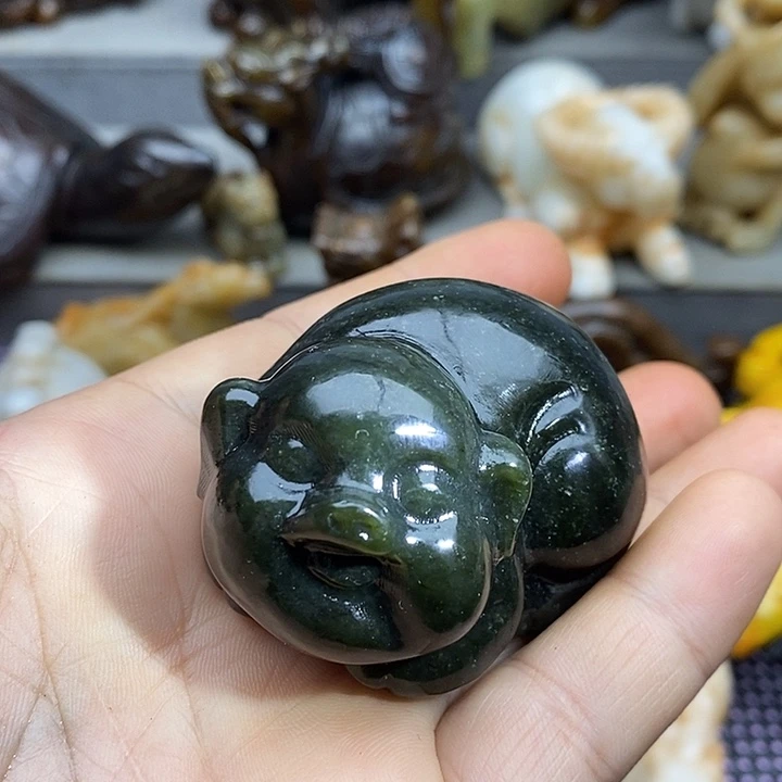 未镶嵌蛇纹石玉颈饰