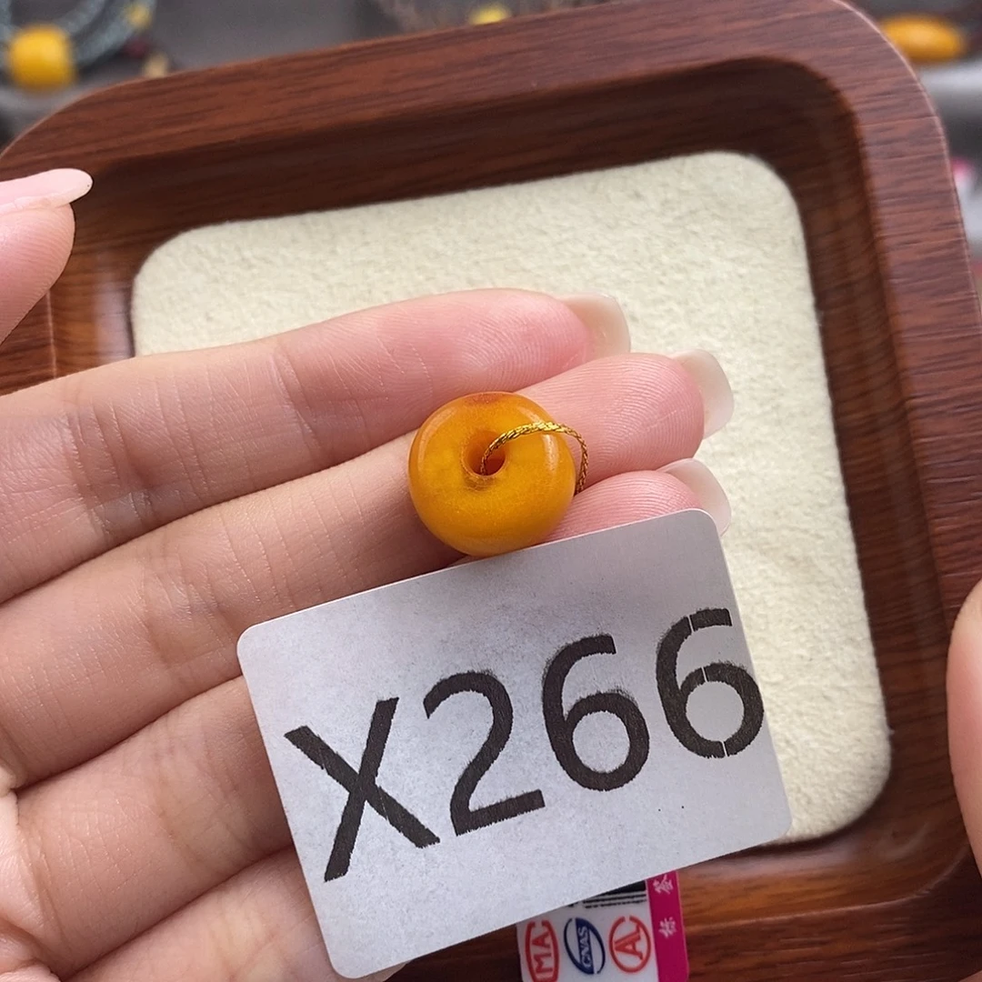 好***腐蜜蜡未镶嵌珠宝奇石