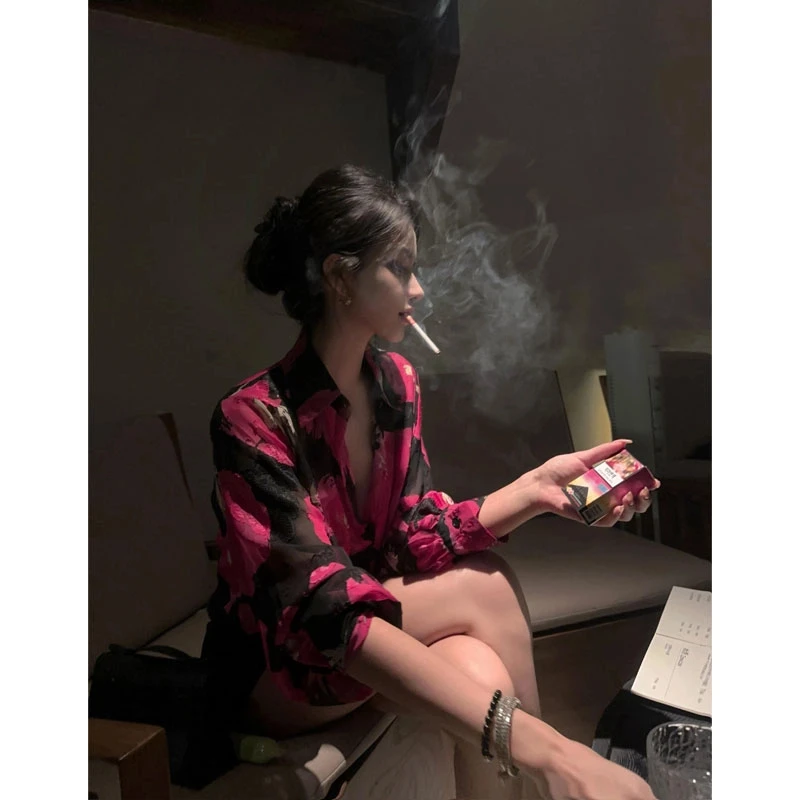 2024年早秋新款设计感小众港风复古玫瑰衬衫女配高腰显瘦短裤