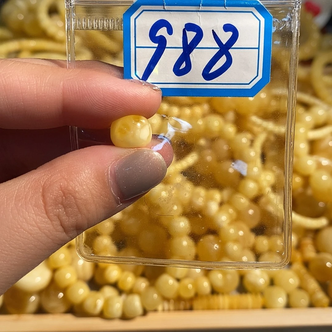 未镶嵌琥珀珠宝奇石988