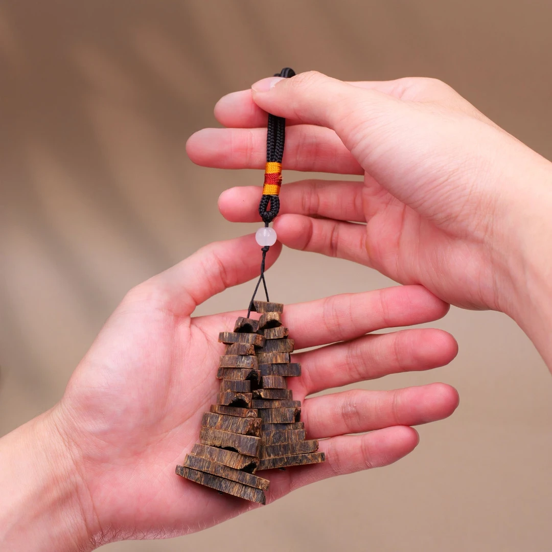 沉水浮 奇楠车挂    夹17克