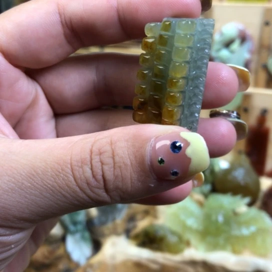未镶嵌蛇纹石玉颈饰