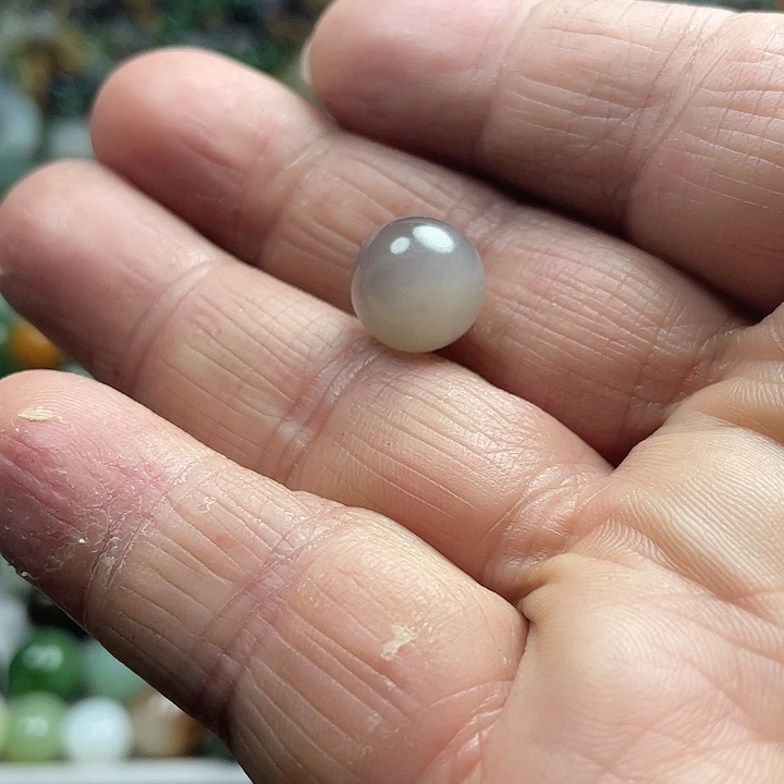 颈饰未镶嵌和田玉规*