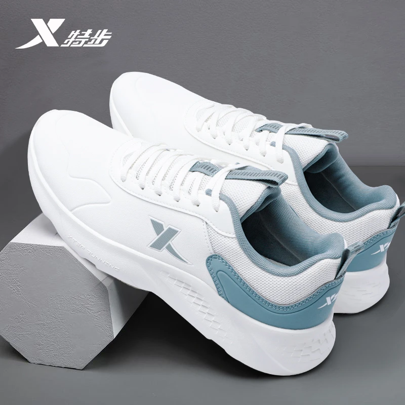 特步男鞋秋冬皮面运动鞋2025新款防水耐磨休闲鞋子轻便减震跑步鞋