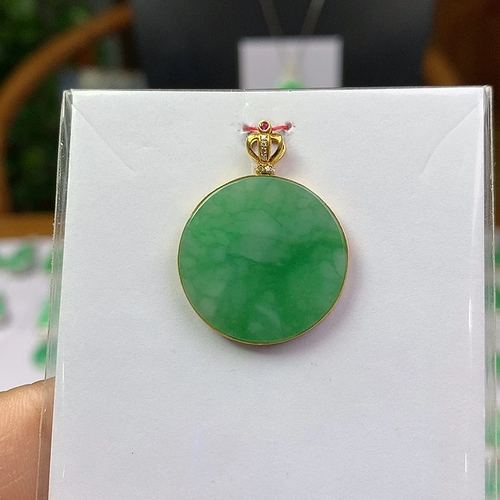 翡翠18K金镶嵌颈饰