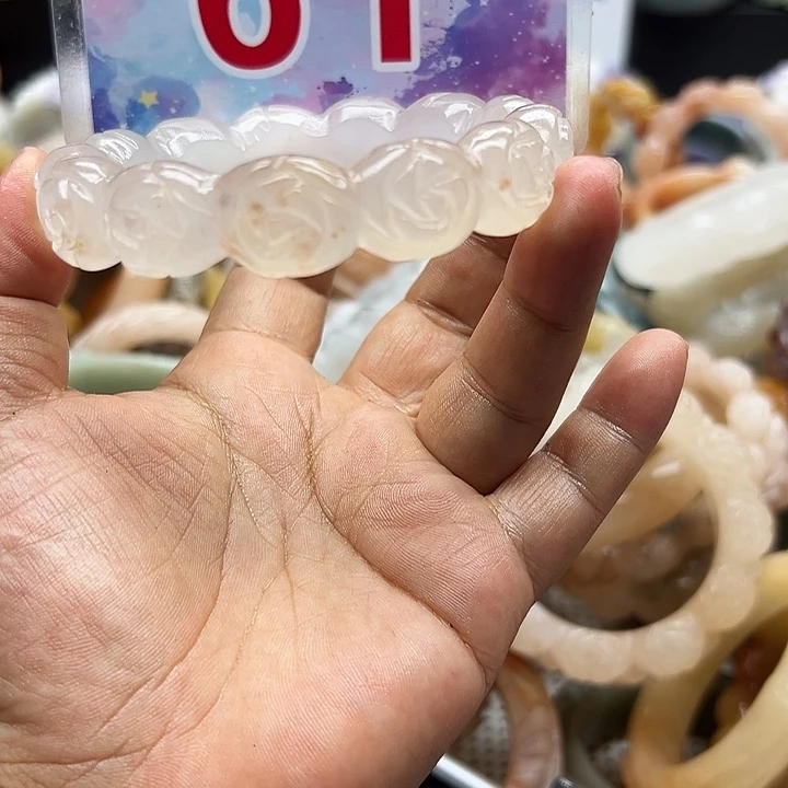 未镶嵌手镯石英岩玉