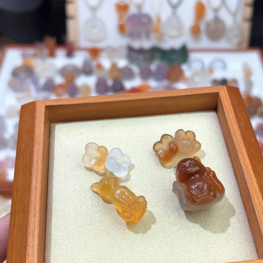玛瑙/玉髓颈饰未镶嵌小*晶