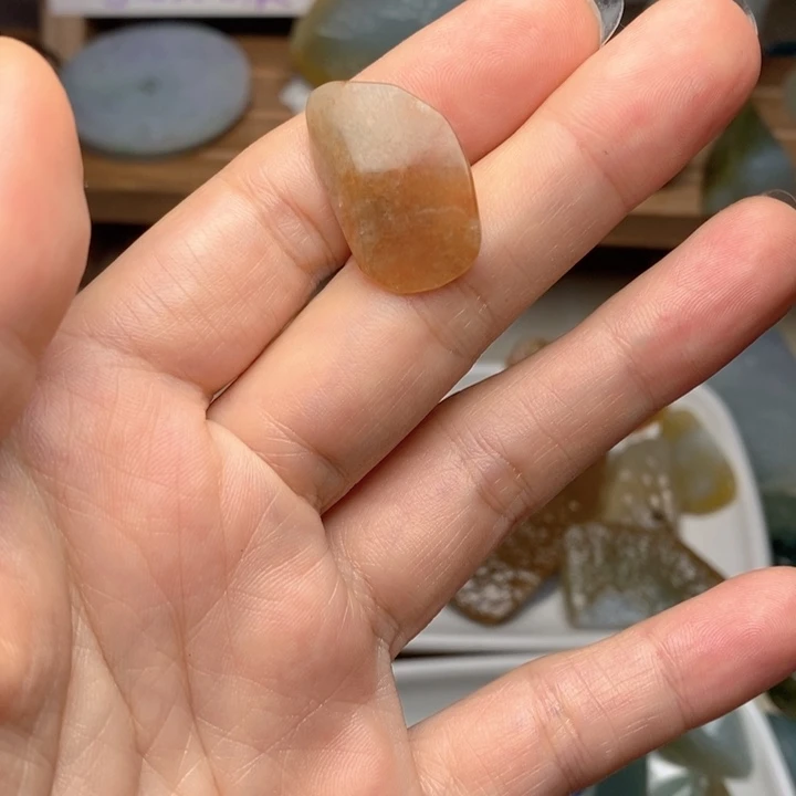 追***者翡翠未镶嵌颈饰天然