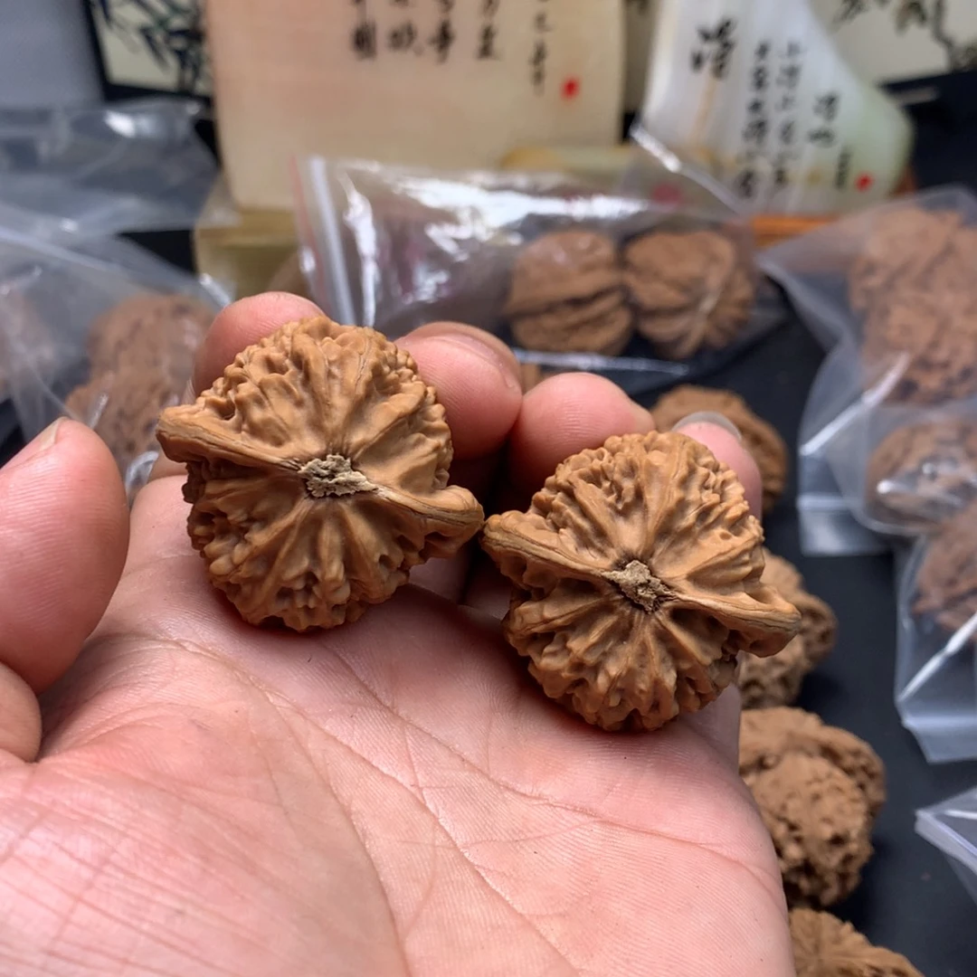 2***文玩核桃把件宫灯