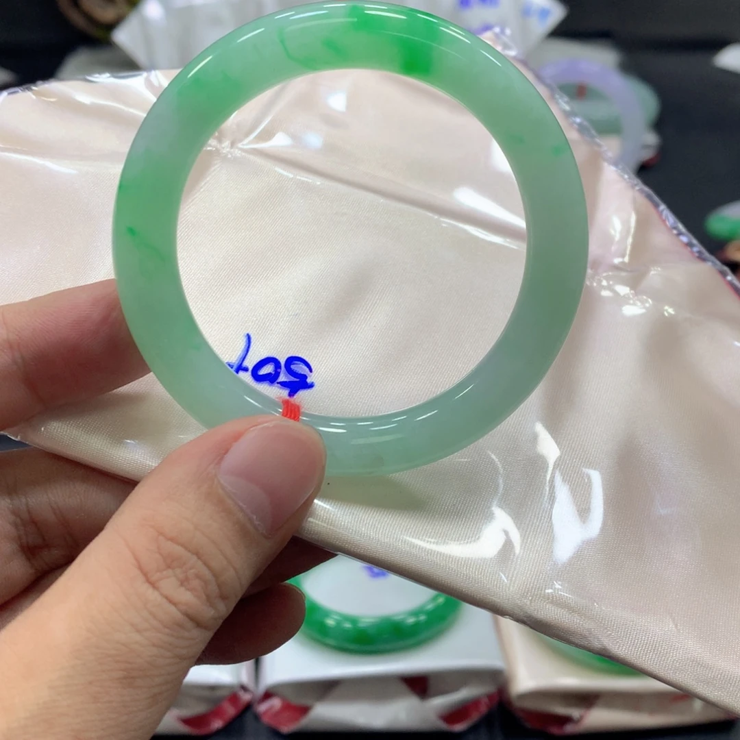 翡翠未镶嵌手镯翡翠