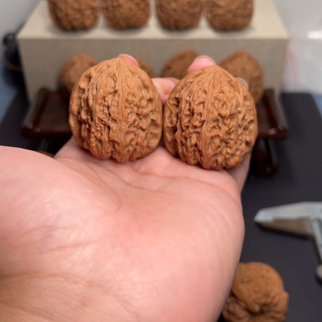 文玩核桃把件40拉丝凹底南疆石34