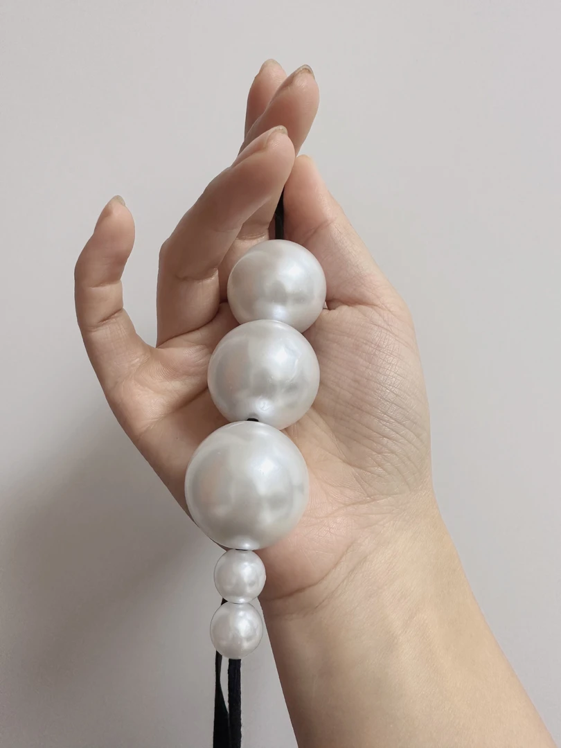 女士蕾丝珍珠三角内裤直径3CM