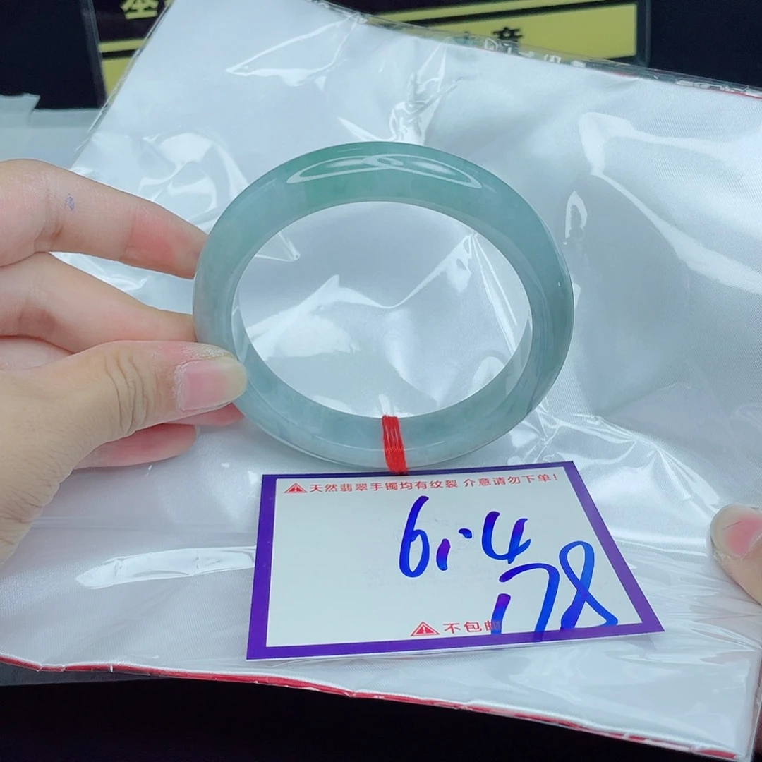 翡翠手镯未镶嵌翡翠